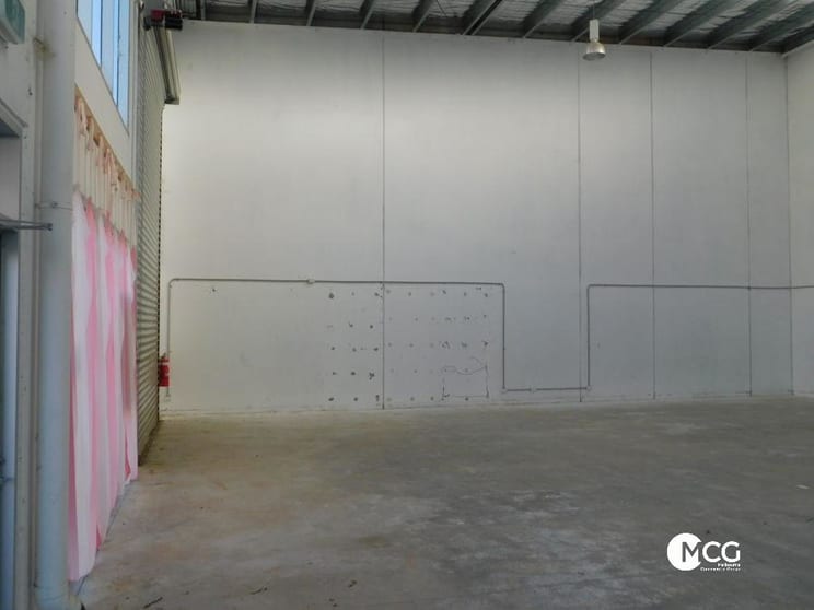Click to view all images 2/39 Eucumbene Drive Ravenhall VIC 3023 - Image 3