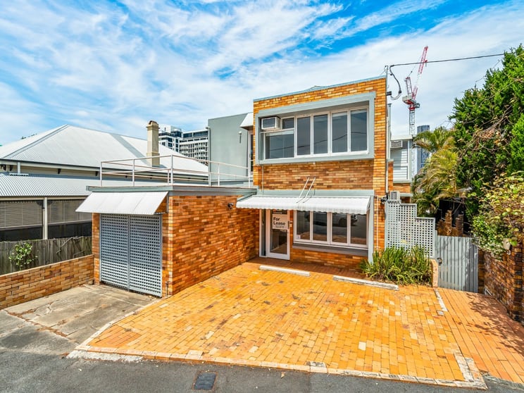Click to view all images 165 Gregory Terrace Spring Hill QLD 4000 - Image 1