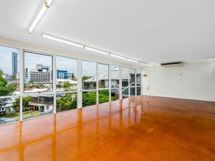 Click to view all images 165 Gregory Terrace Spring Hill QLD 4000 - Image 3