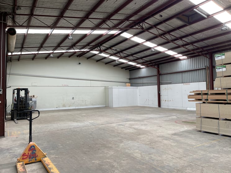 Click to view all images 2 Sleigh Place Hume ACT 2620 - Image 2