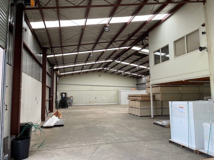 Click to view all images 2 Sleigh Place Hume ACT 2620 - Image 3
