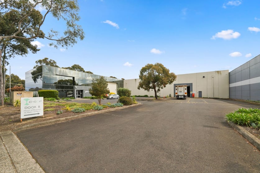 Click to view all images 2 Anzed Court Mulgrave VIC 3170 - Image 2
