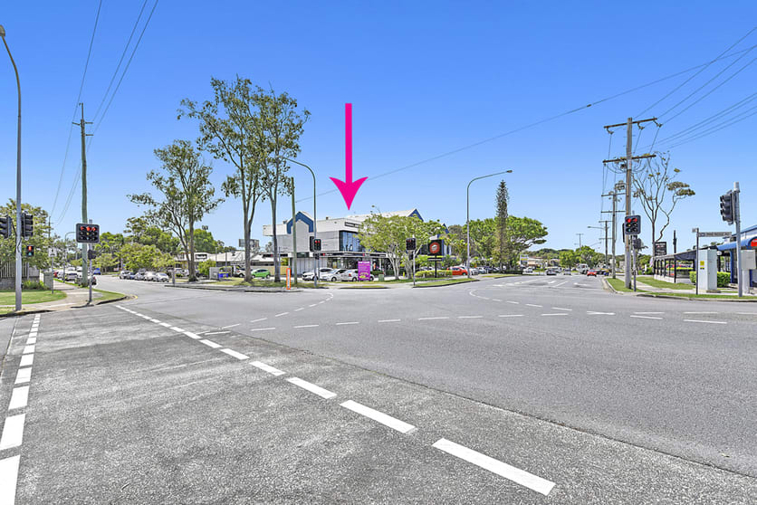 Click to view all images 2/390 Oxley Drive Runaway Bay QLD 4216 - Image 1