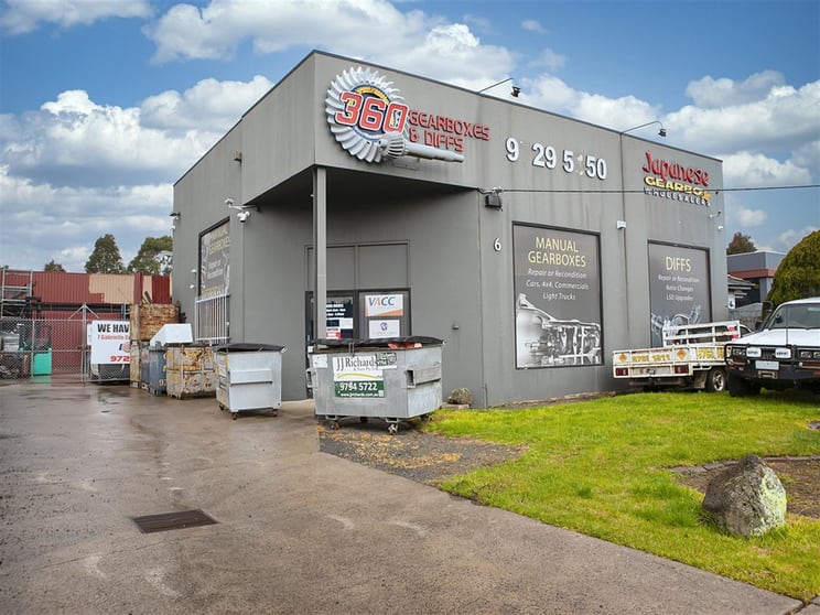 Click to view all images 1/6 The Nook Bayswater North VIC 3153 - Image 2