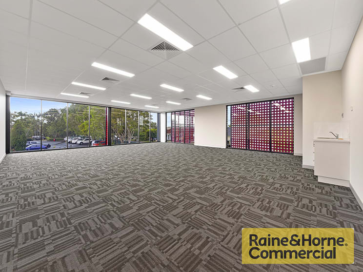 Click to view all images 1/252 Earnshaw Road Northgate QLD 4013 - Image 1
