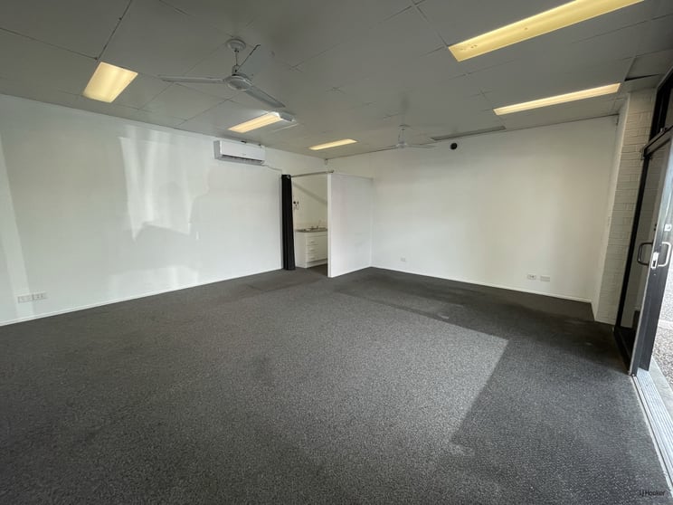 Click to view all images 8/15 Palm Beach Avenue Palm Beach QLD 4221 - Image 1