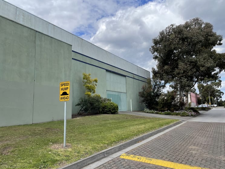 Click to view all images 90-92 Herald Street Cheltenham VIC 3192 - Image 2