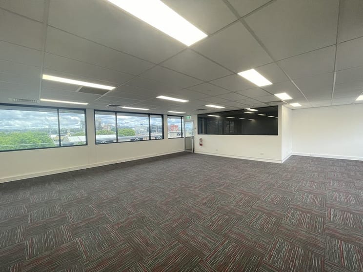 Click to view all images 2/16 Brookes Street Bowen Hills QLD 4006 - Image 2