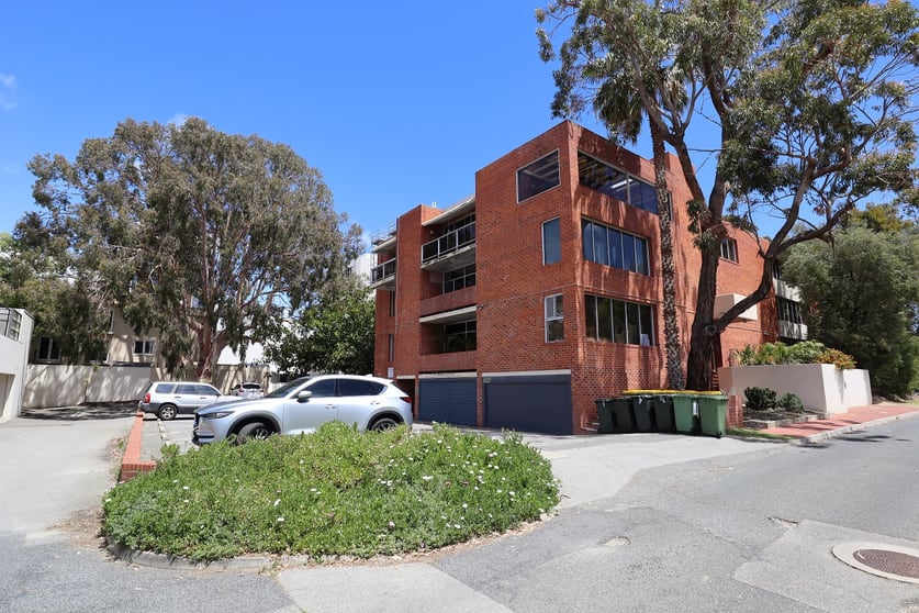 Click to view all images 2/66 Mill Point Road South Perth WA 6151 - Image 3
