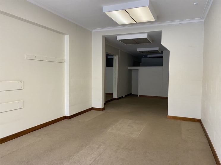 Click to view all images 2/156 Banna Avenue Griffith NSW 2680 - Image 2