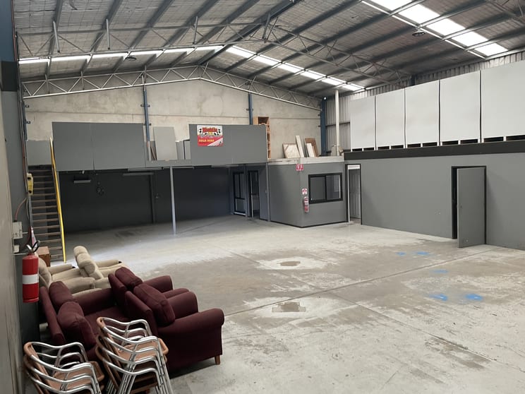 Click to view all images 4/21 Melton Valley Drive Melton VIC 3337 - Image 2