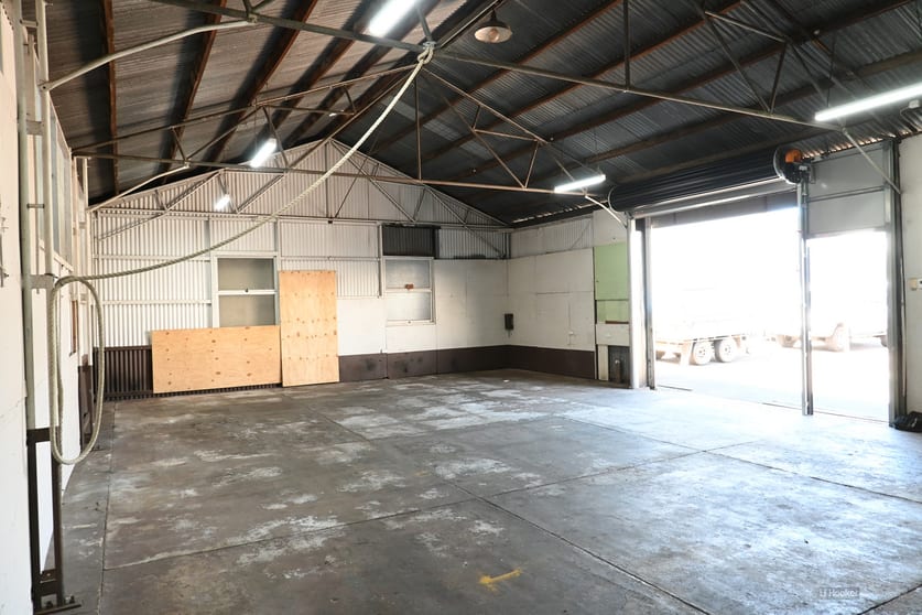 Click to view all images B/13-15 Anthony Street Toowoomba City QLD 4350 - Image 2