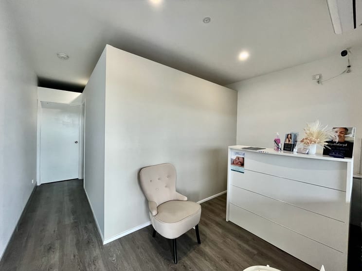 Click to view all images Shop 3/2812 Logan Road Underwood QLD 4119 - Image 2