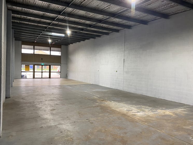 Click to view all images Unit 2, 112 Russell Street Emu Plains NSW 2750 - Image 3