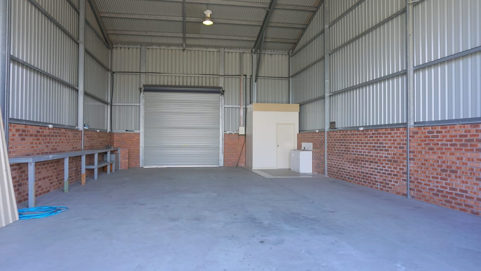 Click to view all images Rear/21 Magpie Street Singleton NSW 2330 - Image 2