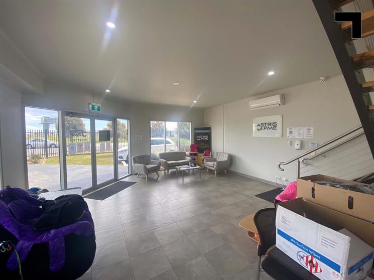 Click to view all images 9 Katherine Drive Ravenhall VIC 3023 - Image 3
