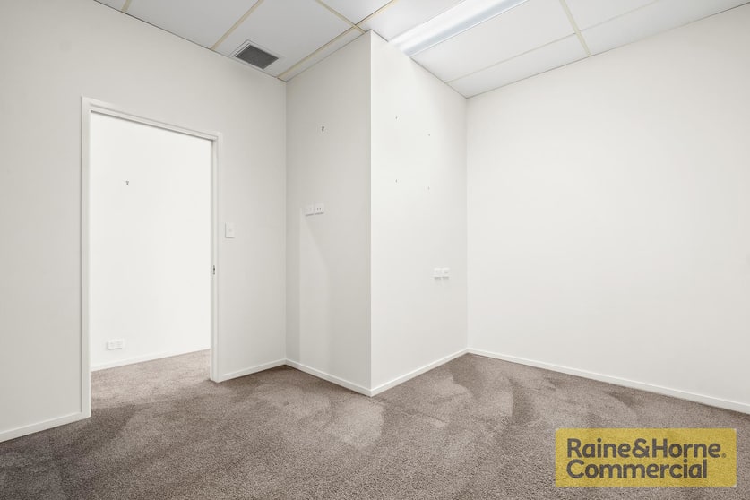 Click to view all images 4/16 Brighton Road Sandgate QLD 4017 - Image 2