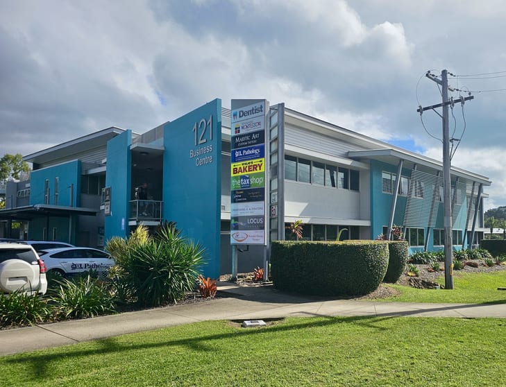 Click to view all images Office 2 - 18/121 Shute Harbour Road Cannonvale QLD 4802 - Image 2
