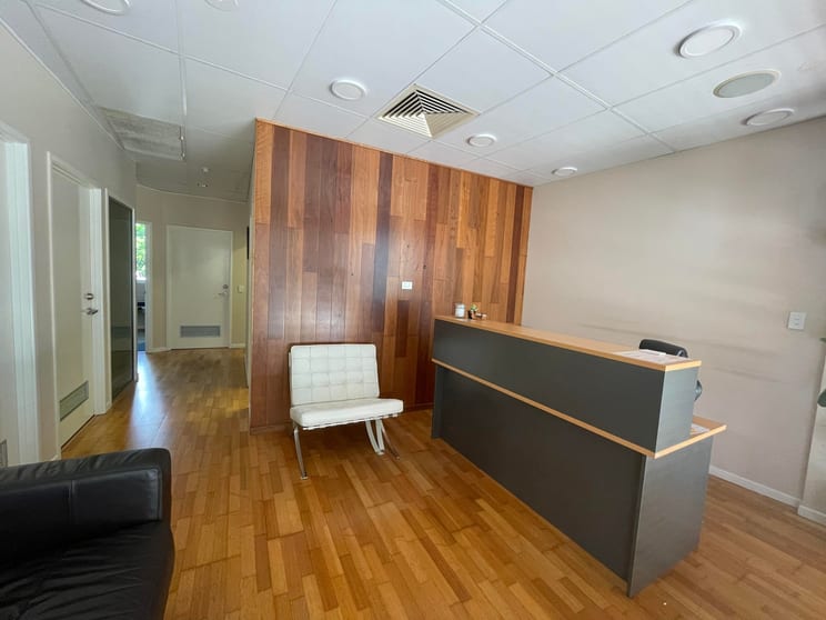 Click to view all images Office 2 - 18/121 Shute Harbour Road Cannonvale QLD 4802 - Image 1