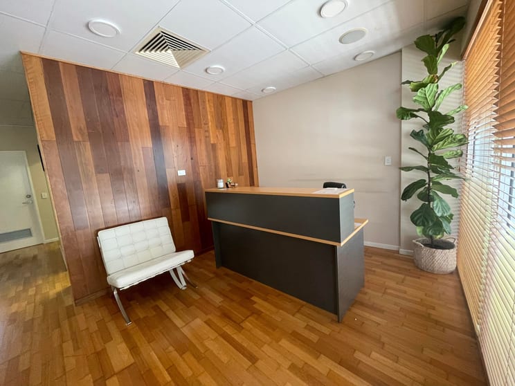 Click to view all images Office 2 - 18/121 Shute Harbour Road Cannonvale QLD 4802 - Image 3