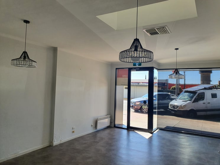 Click to view all images 37 Deakin Avenue Mildura VIC 3500 - Image 2