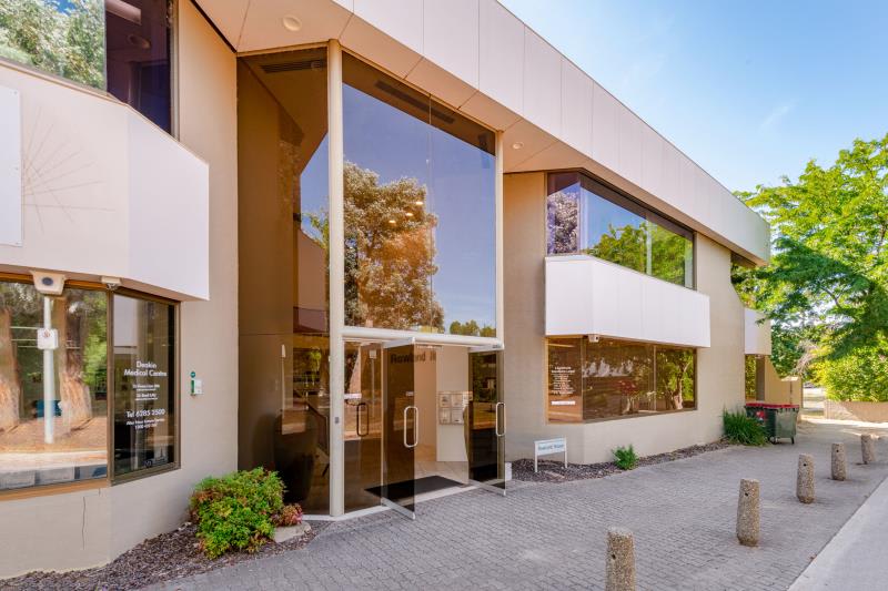 Click to view all images Ground Unit 3/10 Thesiger Court Deakin ACT 2600 - Image 1