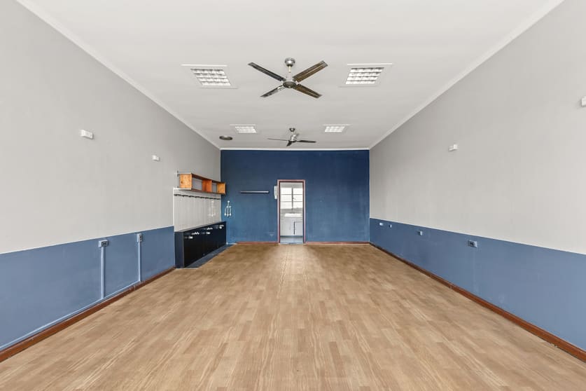 Click to view all images 115 Kangaroo Road Hughesdale VIC 3166 - Image 2
