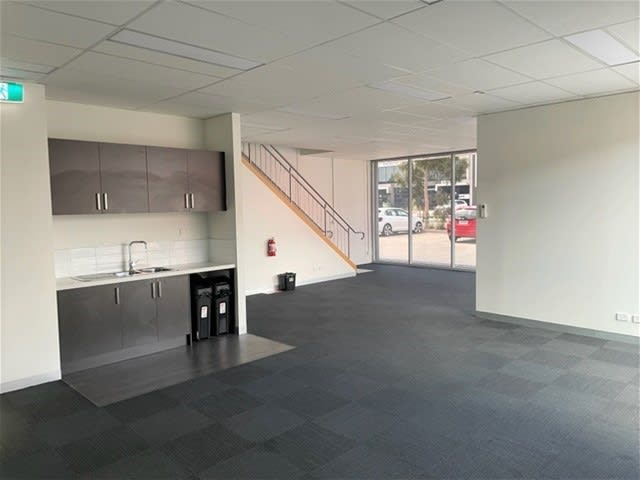 Click to view all images 15 Cabot Drive Altona North VIC 3025 - Image 2