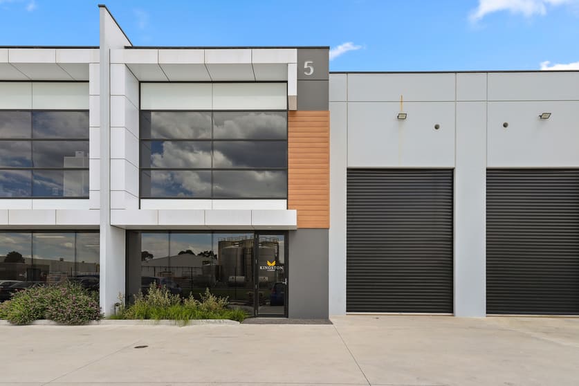 Click to view all images 5 Aspen Circuit Springvale VIC 3171 - Image 1