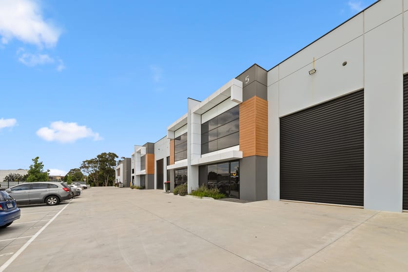 Click to view all images 5 Aspen Circuit Springvale VIC 3171 - Image 2