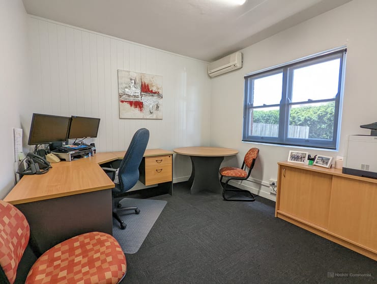 Click to view all images 1/74 Margaret Street East Toowoomba QLD 4350 - Image 3