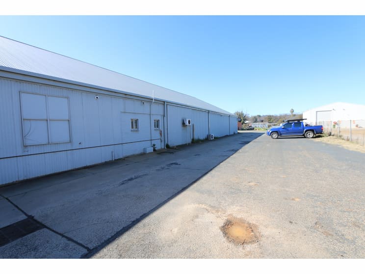 Click to view all images 10 Dobney Avenue Wagga Wagga NSW 2650 - Image 2