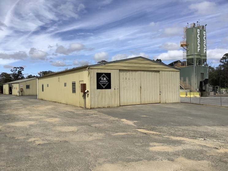 Click to view all images 2/144 Strickland Road East Bendigo VIC 3550 - Image 1