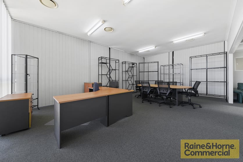 Click to view all images 2/40 Yarraman Place Virginia QLD 4014 - Image 3