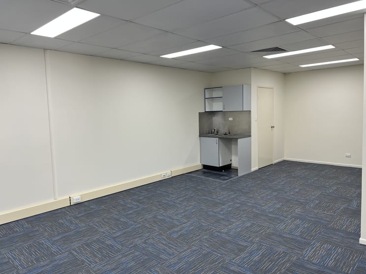 Click to view all images 2/36 Curzon Street Tennyson QLD 4105 - Image 3