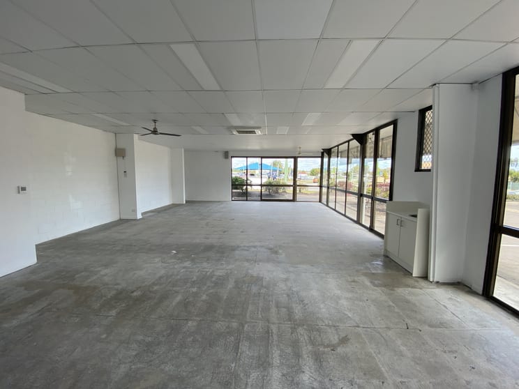Click to view all images 2/64 Boat Harbour Drive Pialba QLD 4655 - Image 2