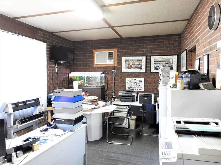 Click to view all images 2B Bricker Street Cheltenham VIC 3192 - Image 2