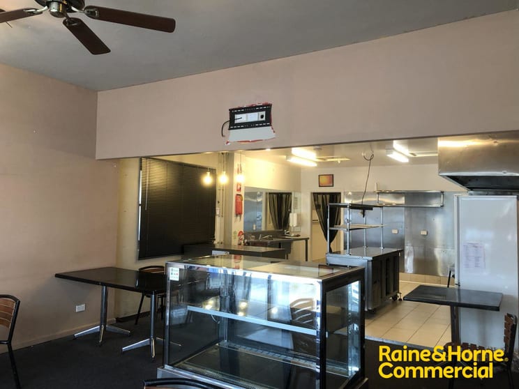 Click to view all images 27 Mann Street Gosford NSW 2250 - Image 2