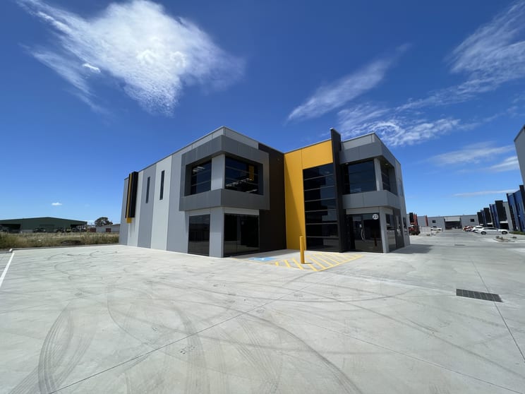 Click to view all images 23 Hill Street Pakenham VIC 3810 - Image 1