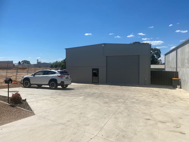 Click to view all images 3 Purtill Lane East Bendigo VIC 3550 - Image 1