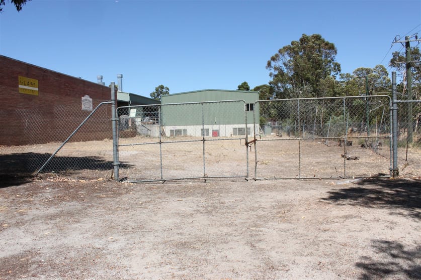 Click to view all images 2 Morilla Road Mundaring WA 6073 - Image 2