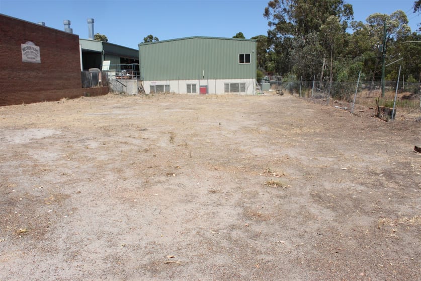 Click to view all images 2 Morilla Road Mundaring WA 6073 - Image 3
