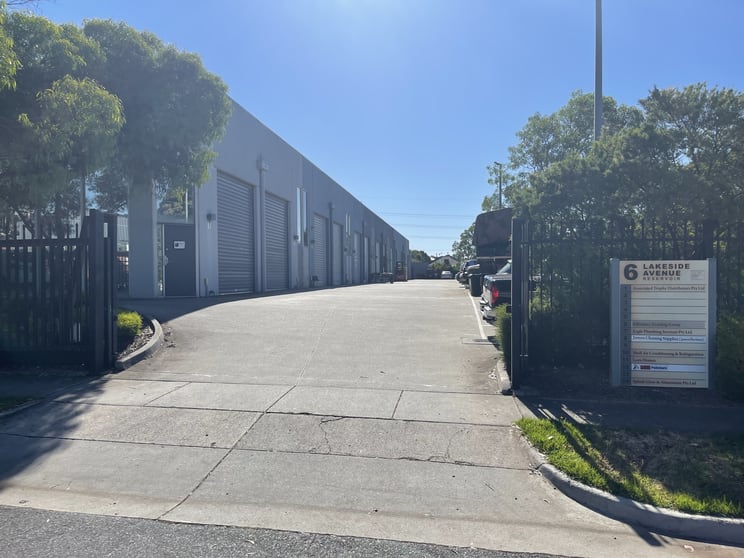 Click to view all images Unit 2/6 Lakeside Avenue Reservoir VIC 3073 - Image 1