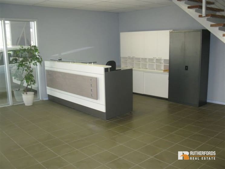 Click to view all images 27 Humeside Drive Campbellfield VIC 3061 - Image 3