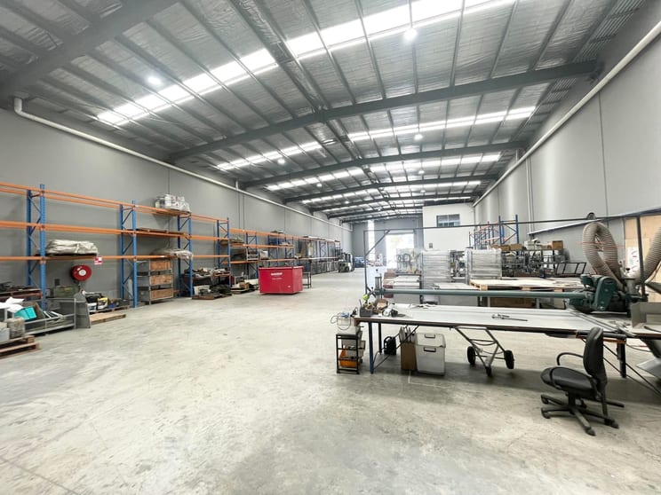 Click to view all images 2/33 Saintly Drive Truganina VIC 3029 - Image 2