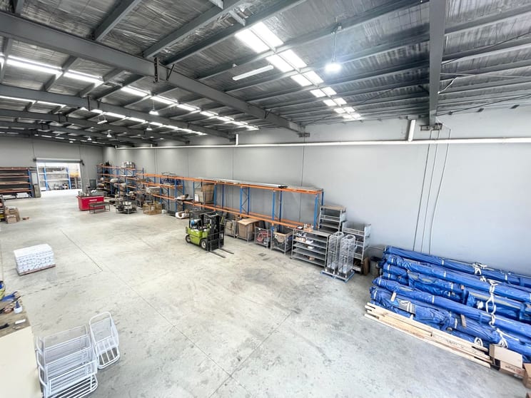 Click to view all images 2/33 Saintly Drive Truganina VIC 3029 - Image 3