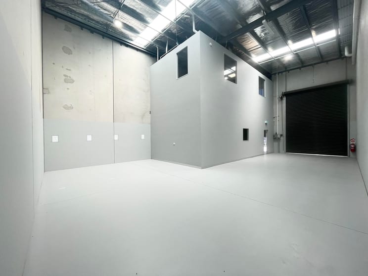 Click to view all images 2/14 Network Drive Truganina VIC 3029 - Image 3