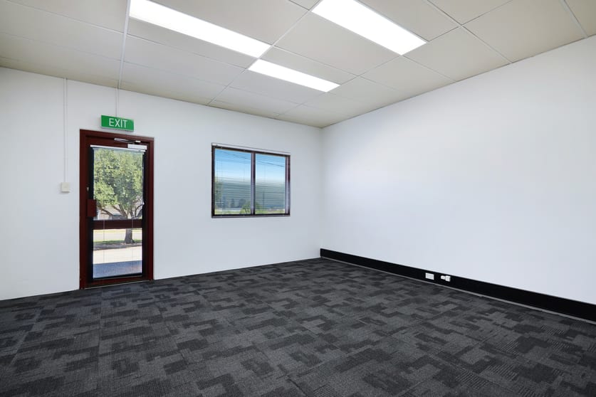 Click to view all images Unit 1/13 Emplacement Crescent Hamilton Hill WA 6163 - Image 2