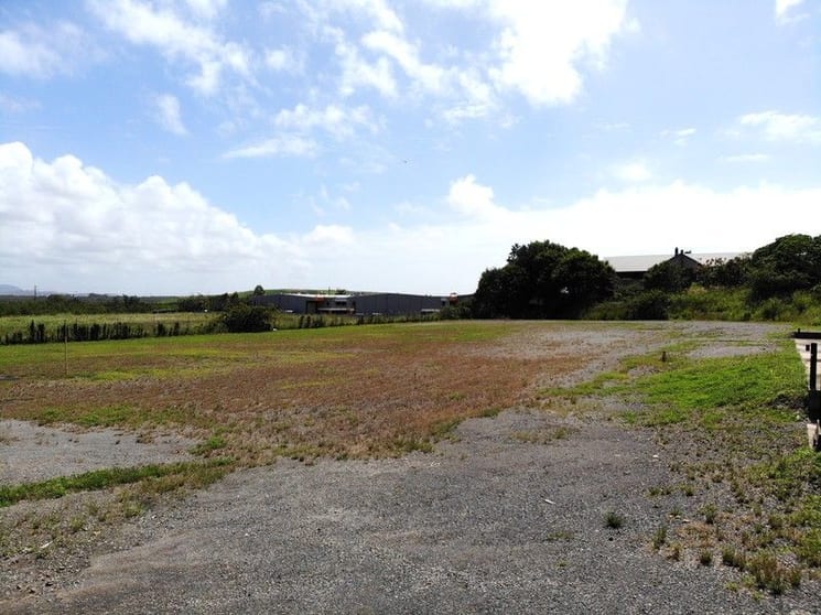 Click to view all images 2A Mount Bassett Road Mackay Harbour QLD 4740 - Image 3