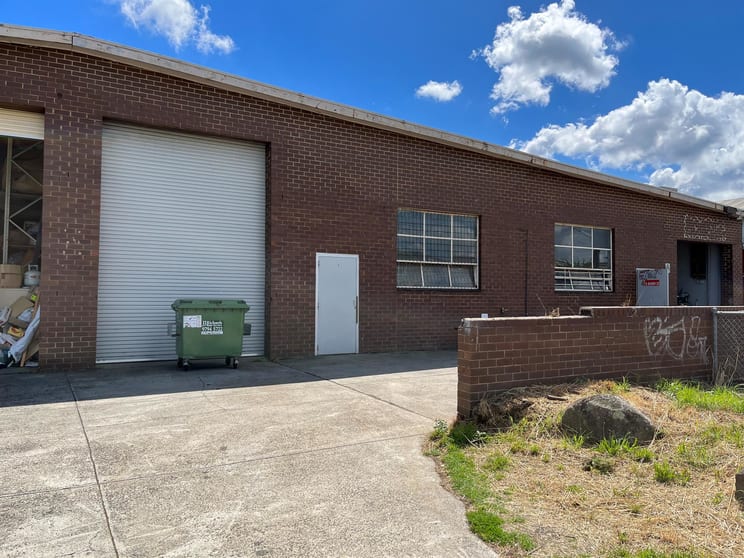 Click to view all images 3/3 Barry Street Bayswater VIC 3153 - Image 1